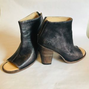 Bed:Stu Onset Peep Toe Bootie Rustic Black